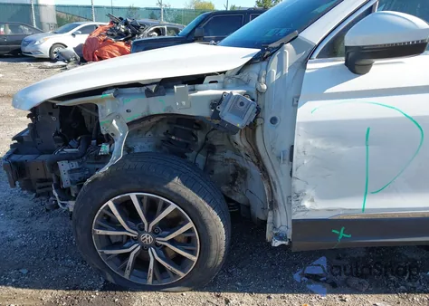 2020 Volkswagen Tiguan 2.0T Se/2.0T Se R-Line Black/2.0T Sel из США, поврежденный, VIN 3VV2B7AX1LM092505